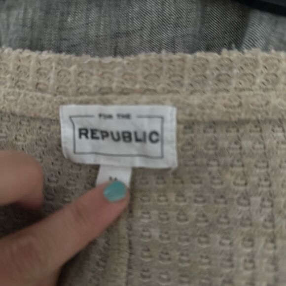 For the Republic Waffle Long Sleeve Pullover Henley Top Tan Size Medium - Picture 8 of 8